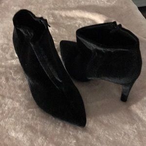 shoe black velvet size 8 excellent condition